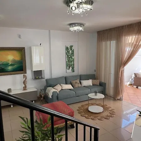 House With A Tropical Garden Holiday home *
