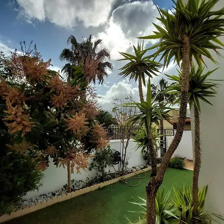 House With A Tropical Garden Сasa de vacaciones