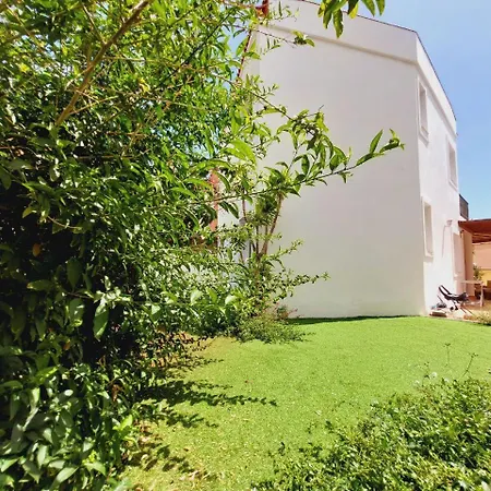 Casa vacanze House With A Tropical Garden *