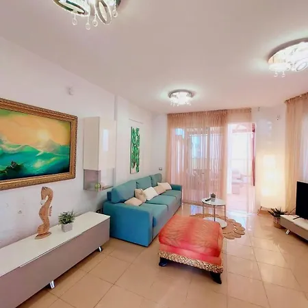 Сasa de vacaciones House With A Tropical Garden
