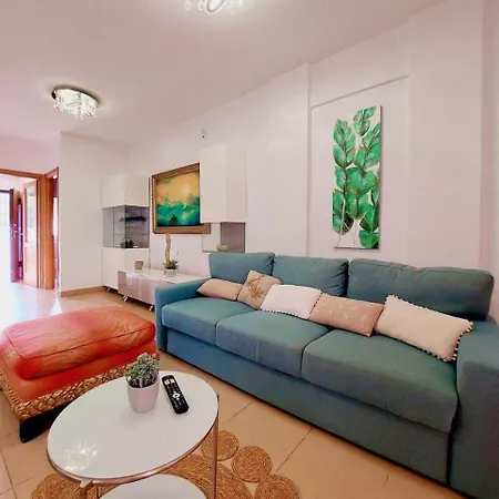 Сasa de vacaciones House With A Tropical Garden *