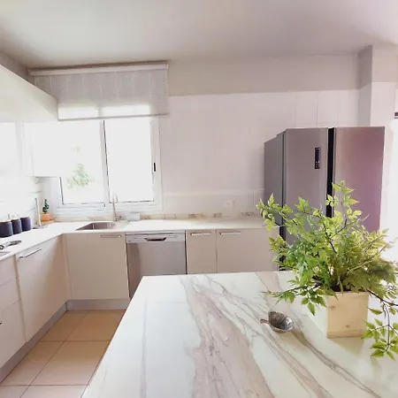 House With A Tropical Garden Vakantiehuis *