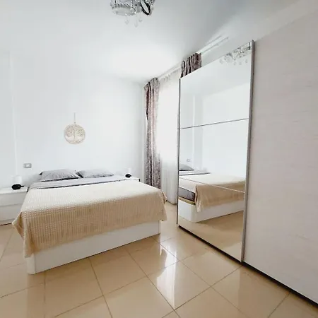 Vakantiehuis House With A Tropical Garden